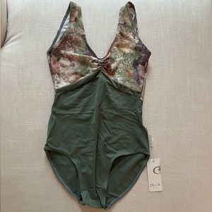 Class In Green Flower Print Leotard ✨ Size Large